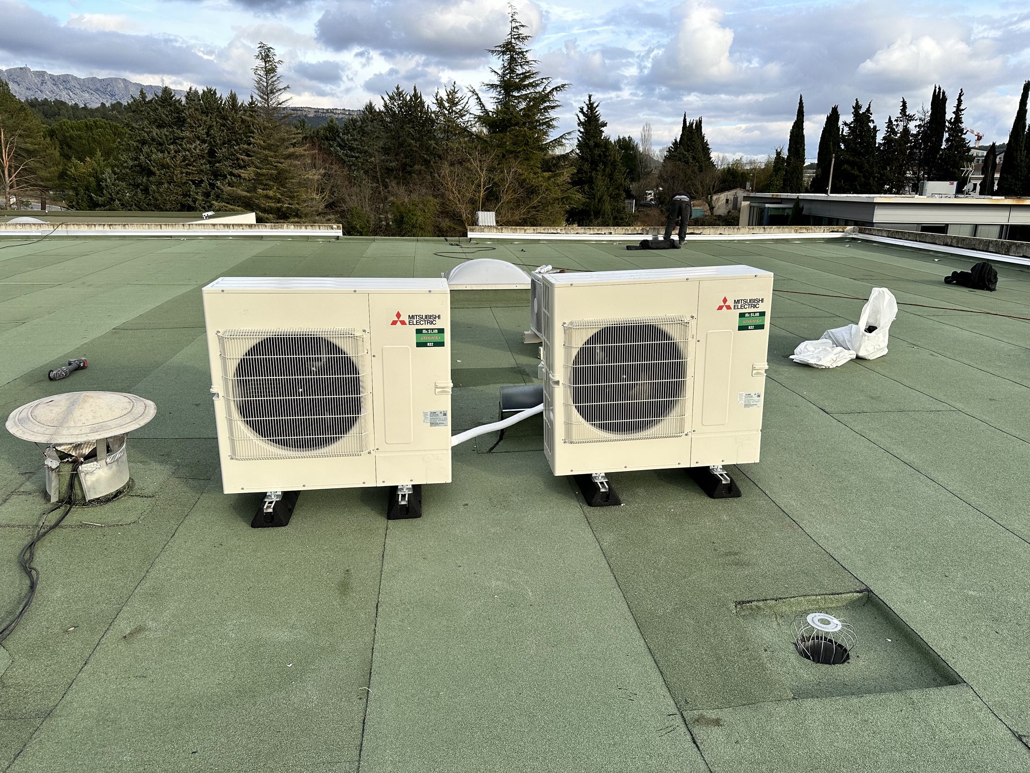 Unité extérieure de climatisation à Meyreuil